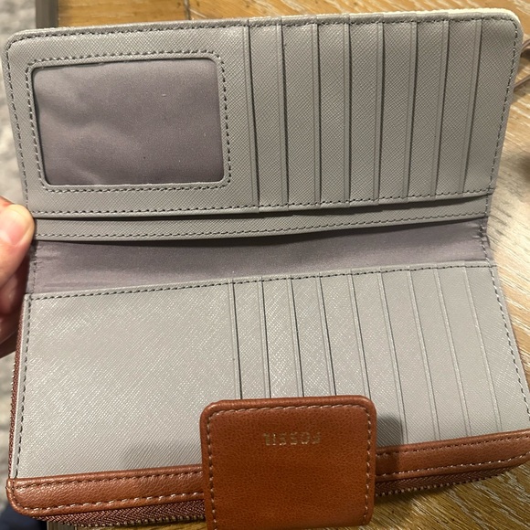 Used wallet but in good condition. Used two times. No stains or scratches - Picture 2 of 5